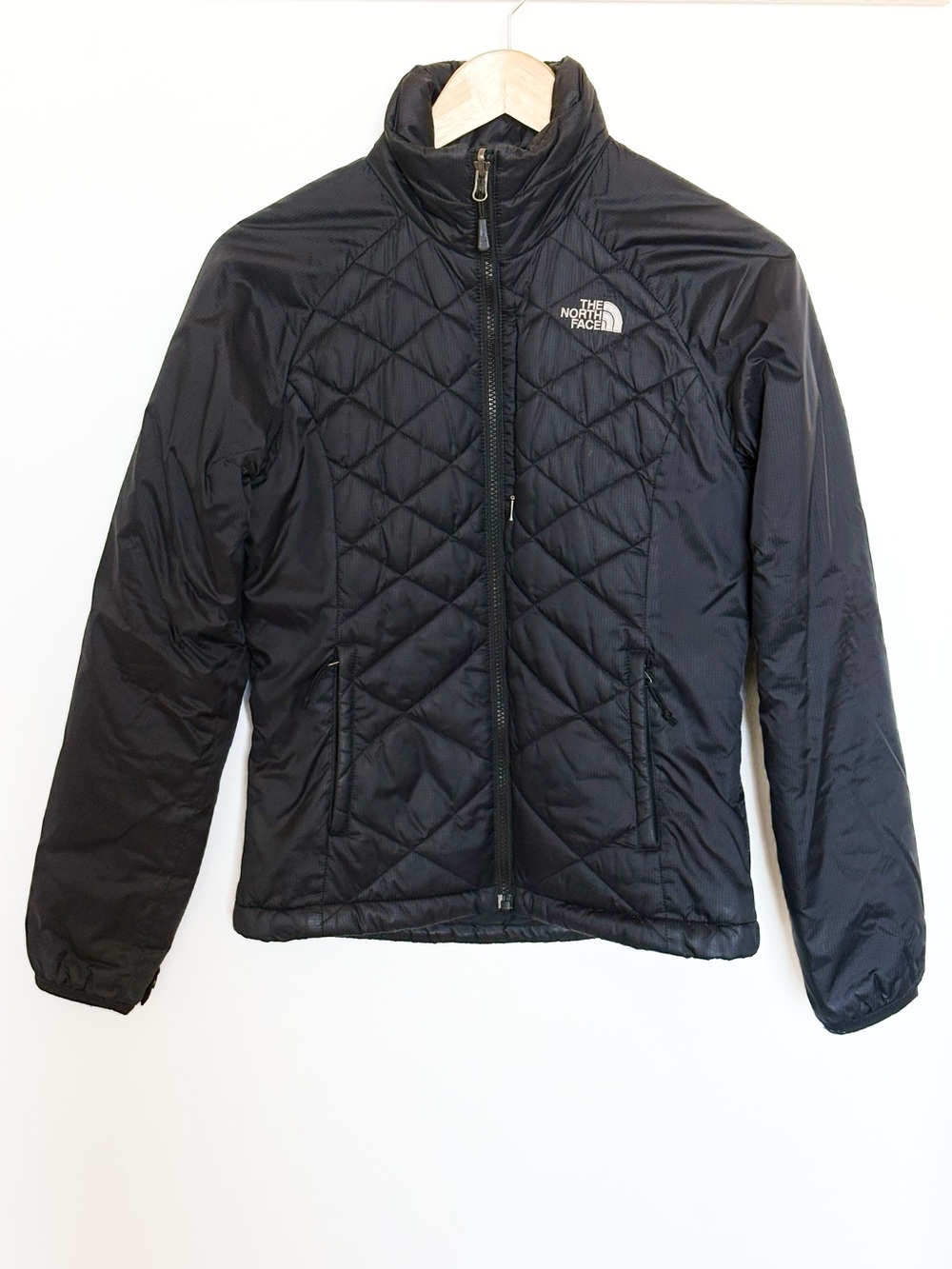 The North Face Women’s PrimaLoft Black Full Zip Jacket Lightweight Puffer